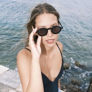 Akila Kaya Black Round Sunglasses
